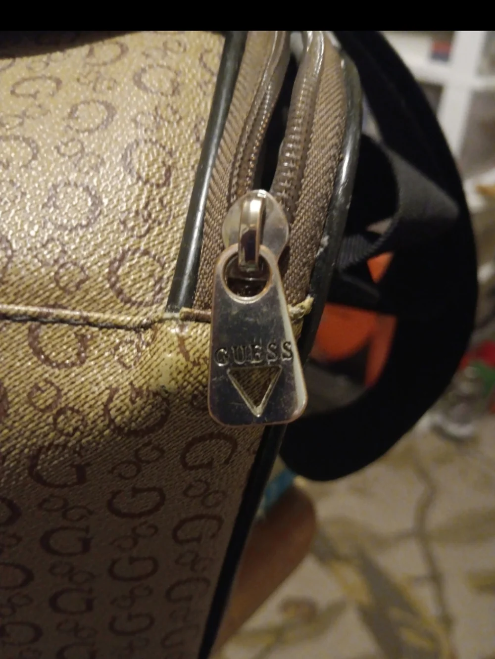 Guess insulated lunch box - Picture 4 of 8